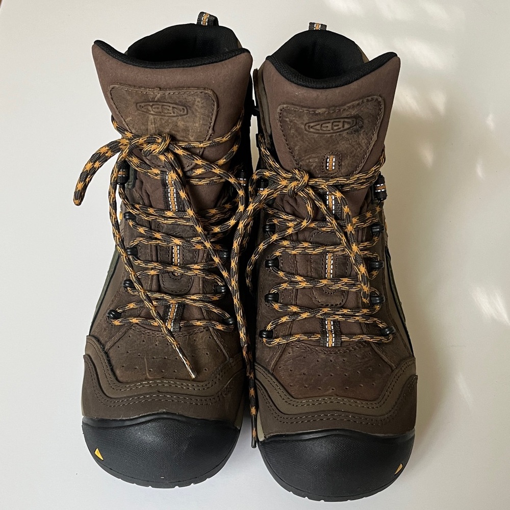Like New KEEN Men's Dark Brown Lace-Up Boots